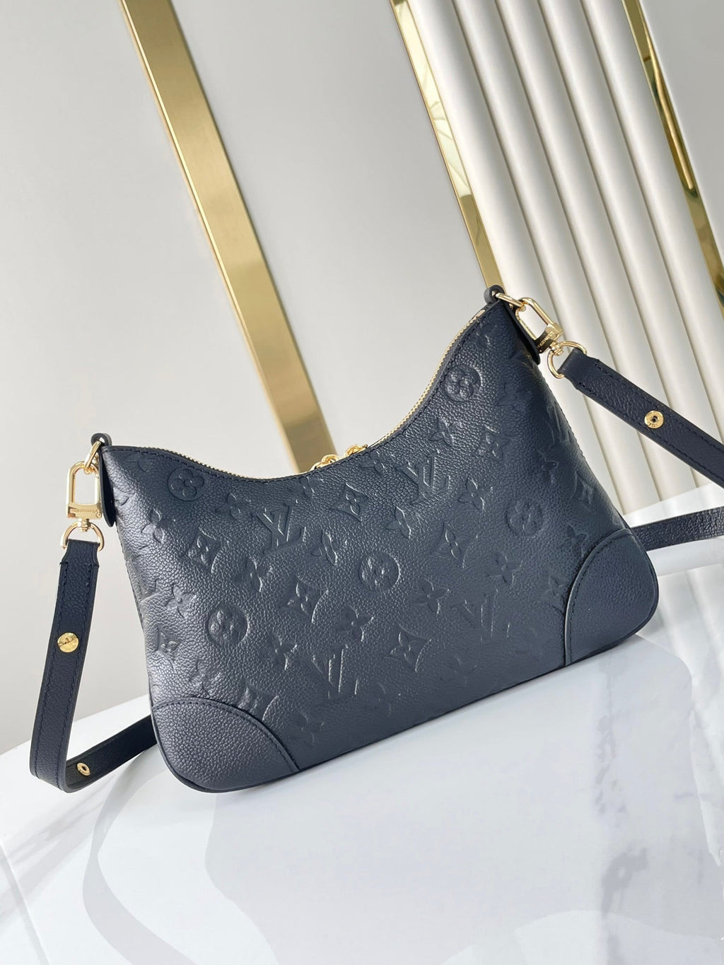 BOULOGNE 29 IN SCHWARZ MONOGRAMM EMPREINTE LEDER GOLDENE BESCHLÄGE