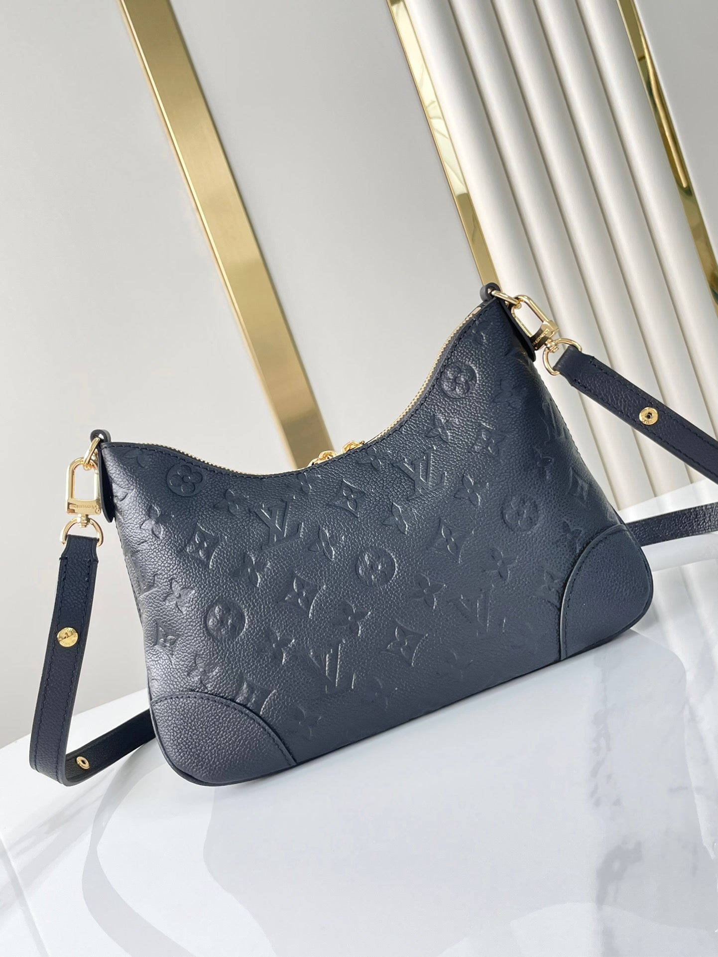 BOULOGNE 29 IN SCHWARZ MONOGRAMM EMPREINTE LEDER GOLDENE BESCHLÄGE