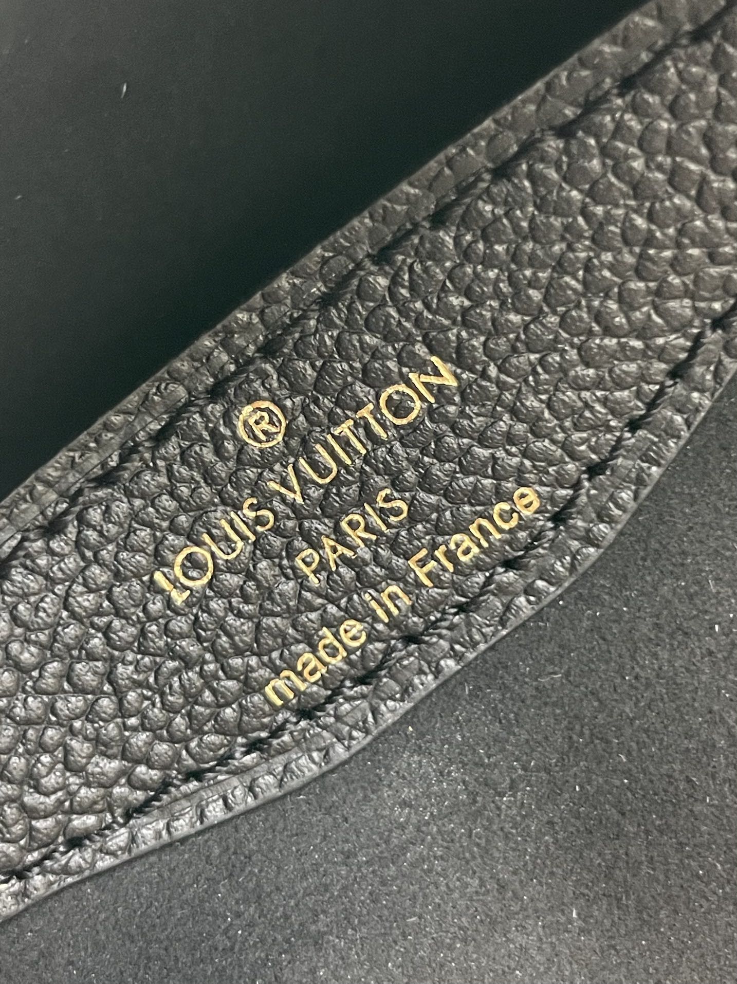 BOULOGNE 29 IN SCHWARZ MONOGRAMM EMPREINTE LEDER GOLDENE BESCHLÄGE