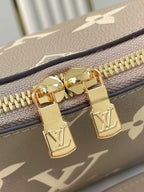 BOULOGNE 29 IN TAUBENGRAU UND CREME MONOGRAMM EMPREINTE LEDER GOLDENE BESCHLÄGE