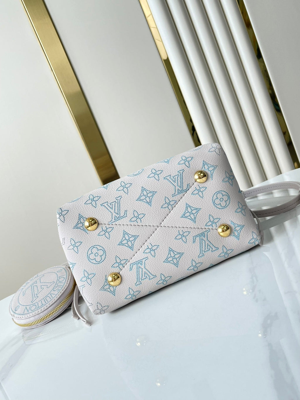 BELLA 22 IN BLUME PERFORATED CALFLEDER GOLDENE BESCHLÄGE