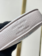 BELLA 22 IN BLUME PERFORATED CALFLEDER GOLDENE BESCHLÄGE