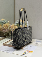 MITTELGROSSE 37 TOUJOURS TASCHE IN SCHWARZEM MONOGRAMM-DENIM