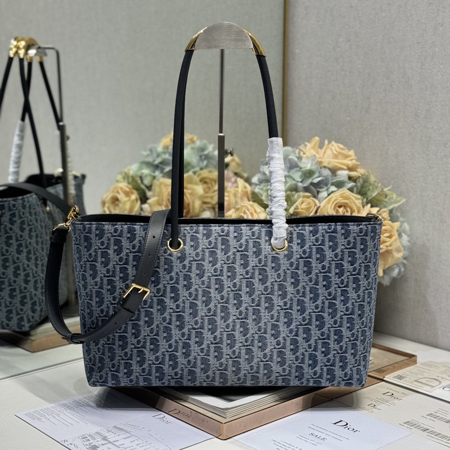 MITTLERE 37 TOUJOURS-TASCHE AUS BLAUEM MONOGRAM-DENIM