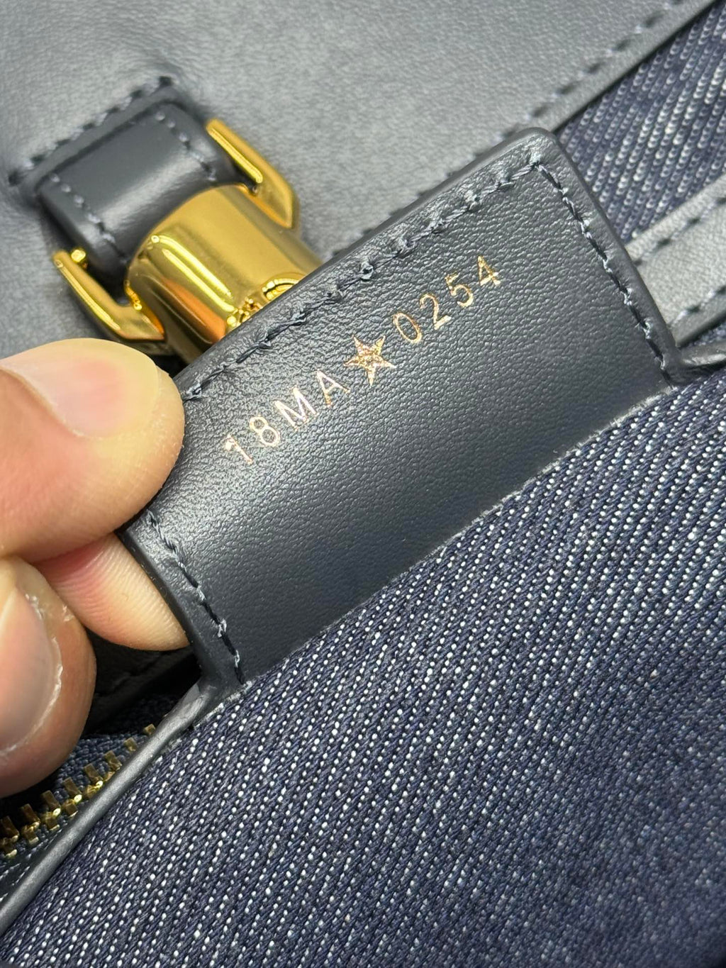 MITTLERE 37 TOUJOURS-TASCHE AUS BLAUEM MONOGRAM-DENIM