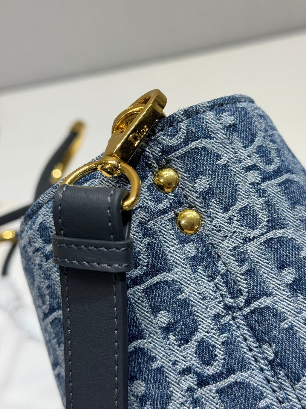 MITTLERE 37 TOUJOURS-TASCHE AUS BLAUEM MONOGRAM-DENIM