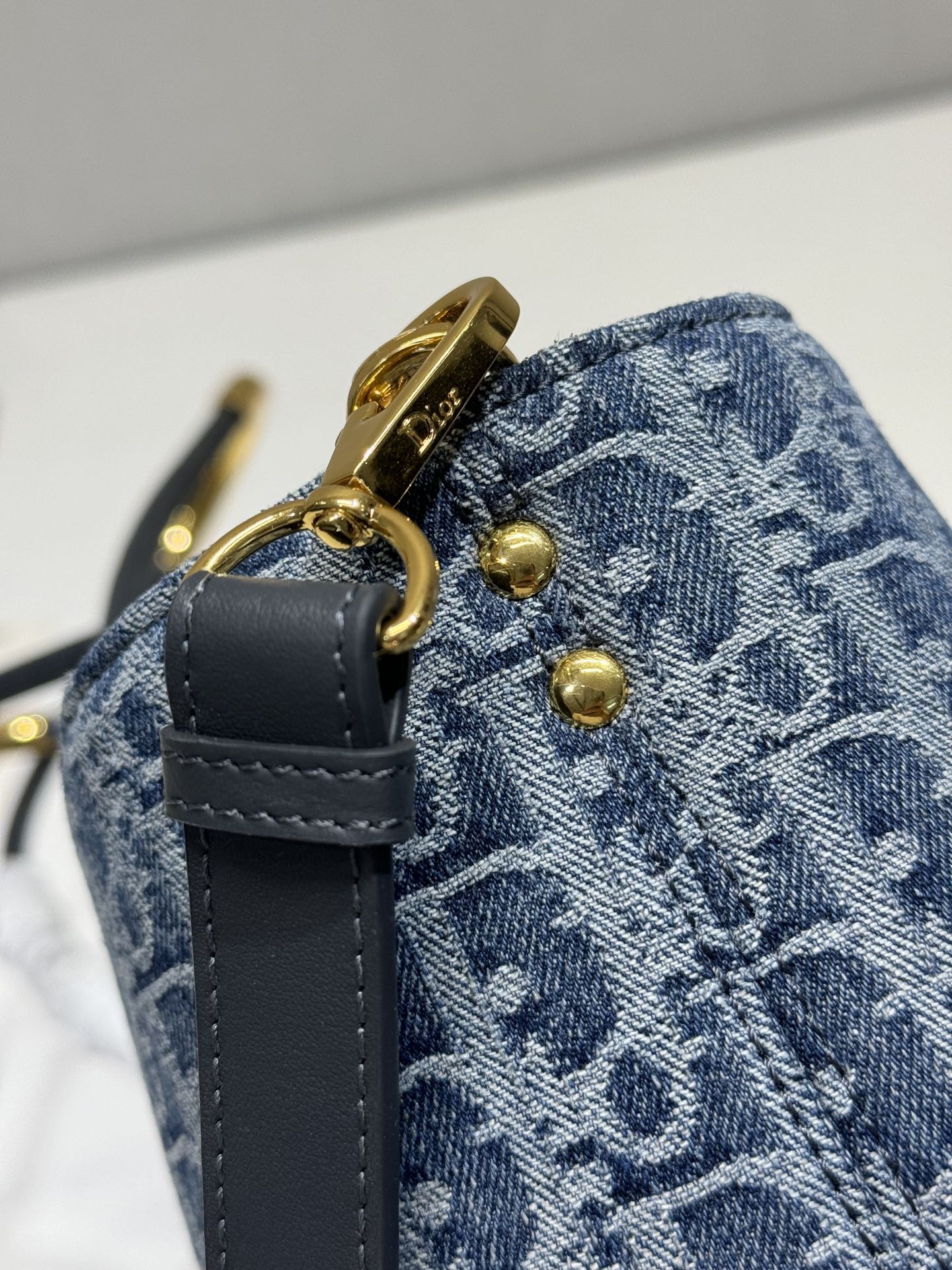 MITTLERE 37 TOUJOURS-TASCHE AUS BLAUEM MONOGRAM-DENIM