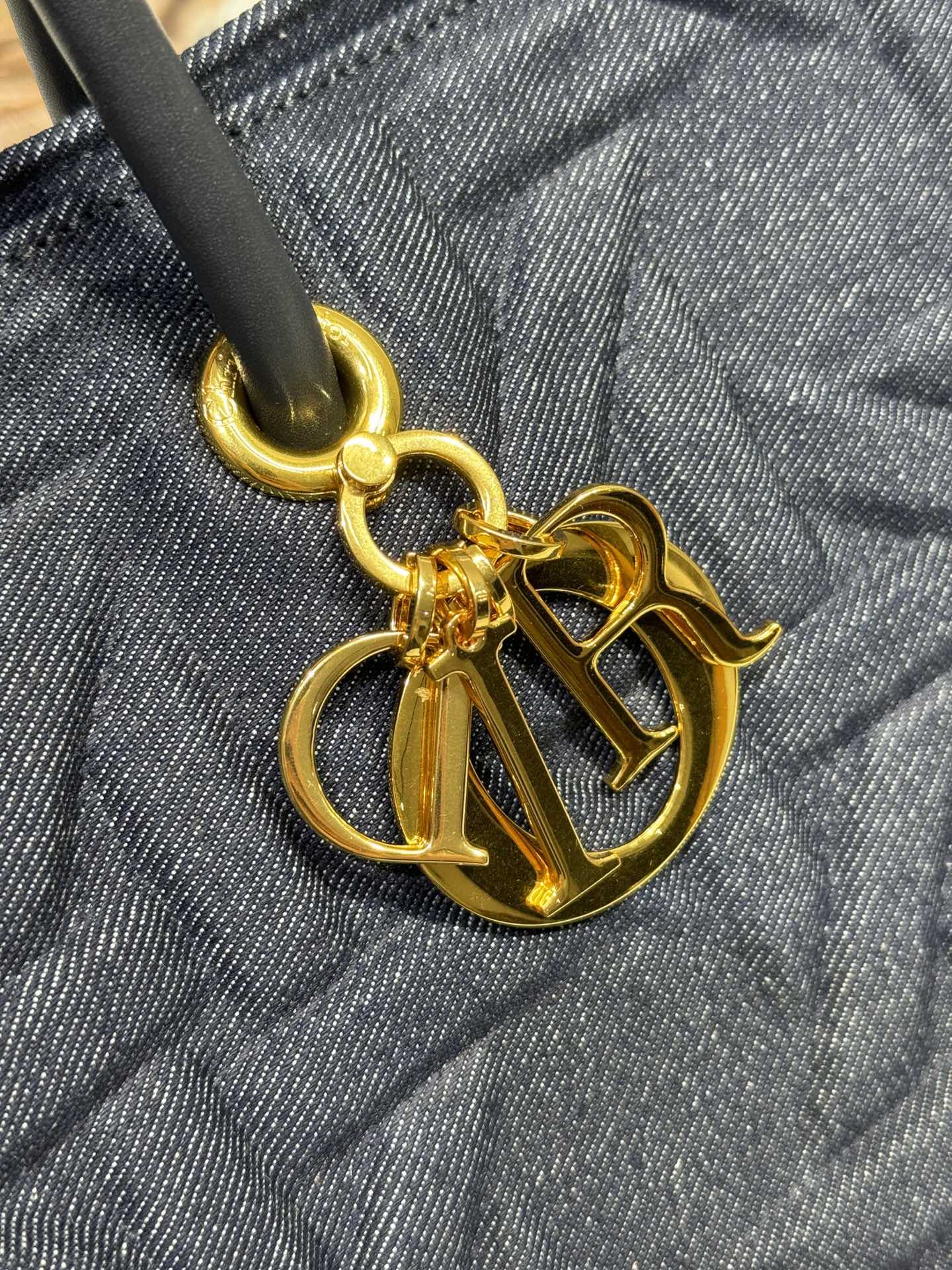 MITTLERE 37 TOUJOURS-TASCHE AUS SCHWARZEM CANNAGE-DENIM