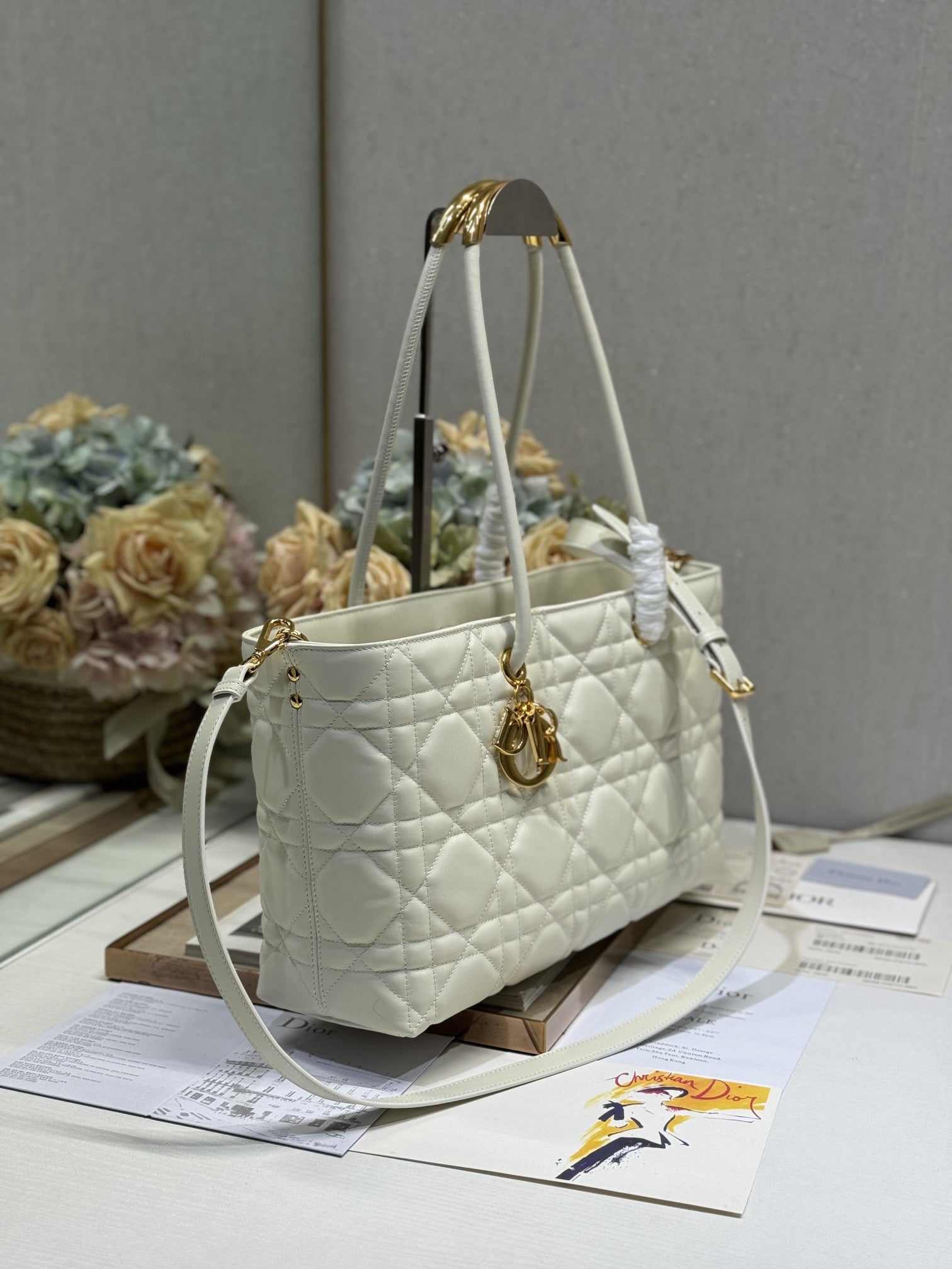 MITTLERE 37 TOUJOURS-TASCHE AUS WEISSEM MACROCANNAGE-LAMMFELL