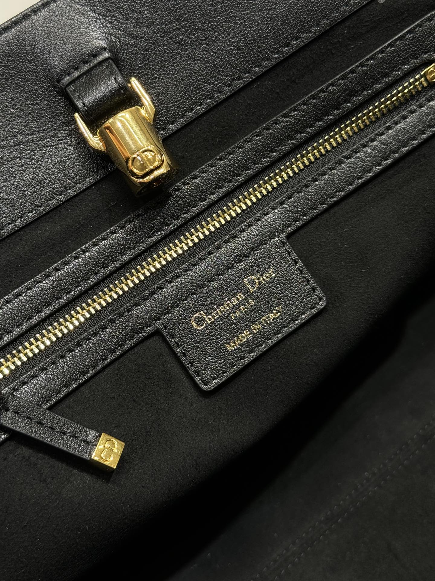 GROSSE 41 TOUJOURS-TASCHE AUS SCHWARZEM MACROCANNAGE-LAMMFELL