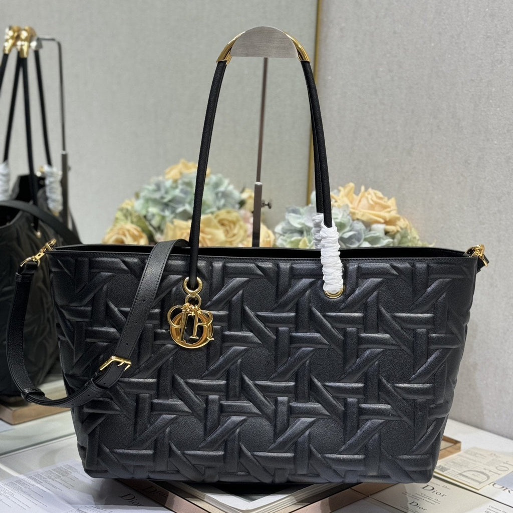 GROSSE 41 TOUJOURS-TASCHE AUS SCHWARZEM MACROCANNAGE-LAMMFELL