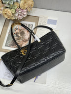 GROSSE 41 TOUJOURS-TASCHE AUS SCHWARZEM MACROCANNAGE-LAMMFELL