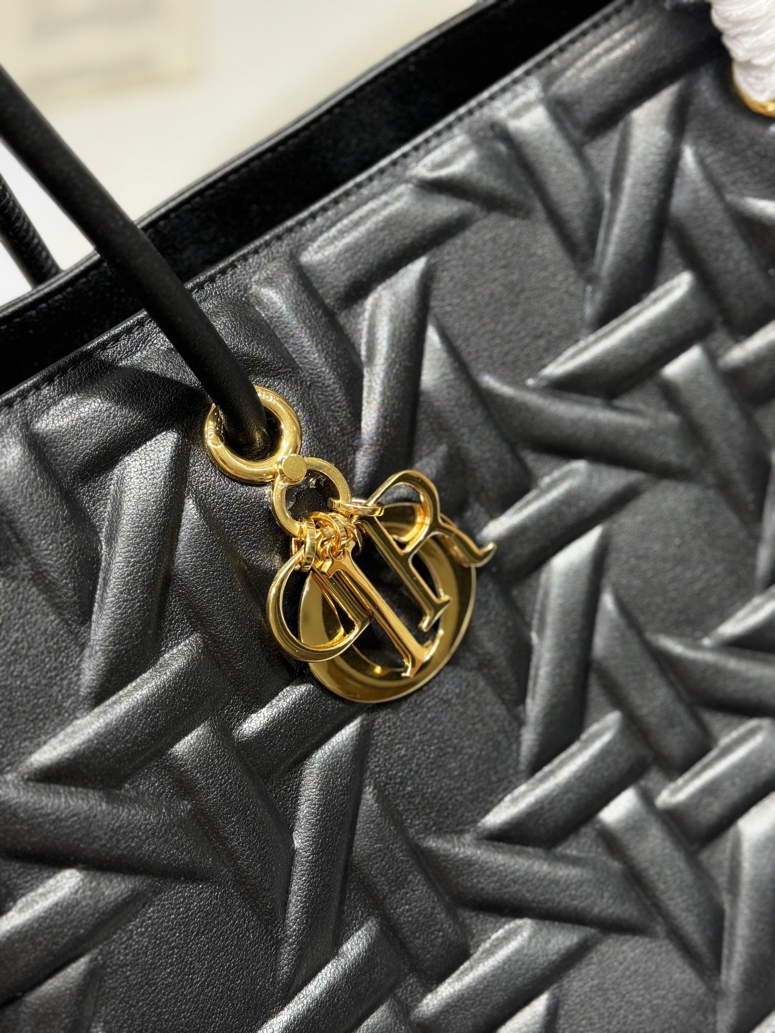 GROSSE 41 TOUJOURS-TASCHE AUS SCHWARZEM MACROCANNAGE-LAMMFELL