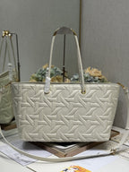 GROSSE 41 TOUJOURS-TASCHE AUS WEISSEM MACROCANNAGE-LAMMFELL