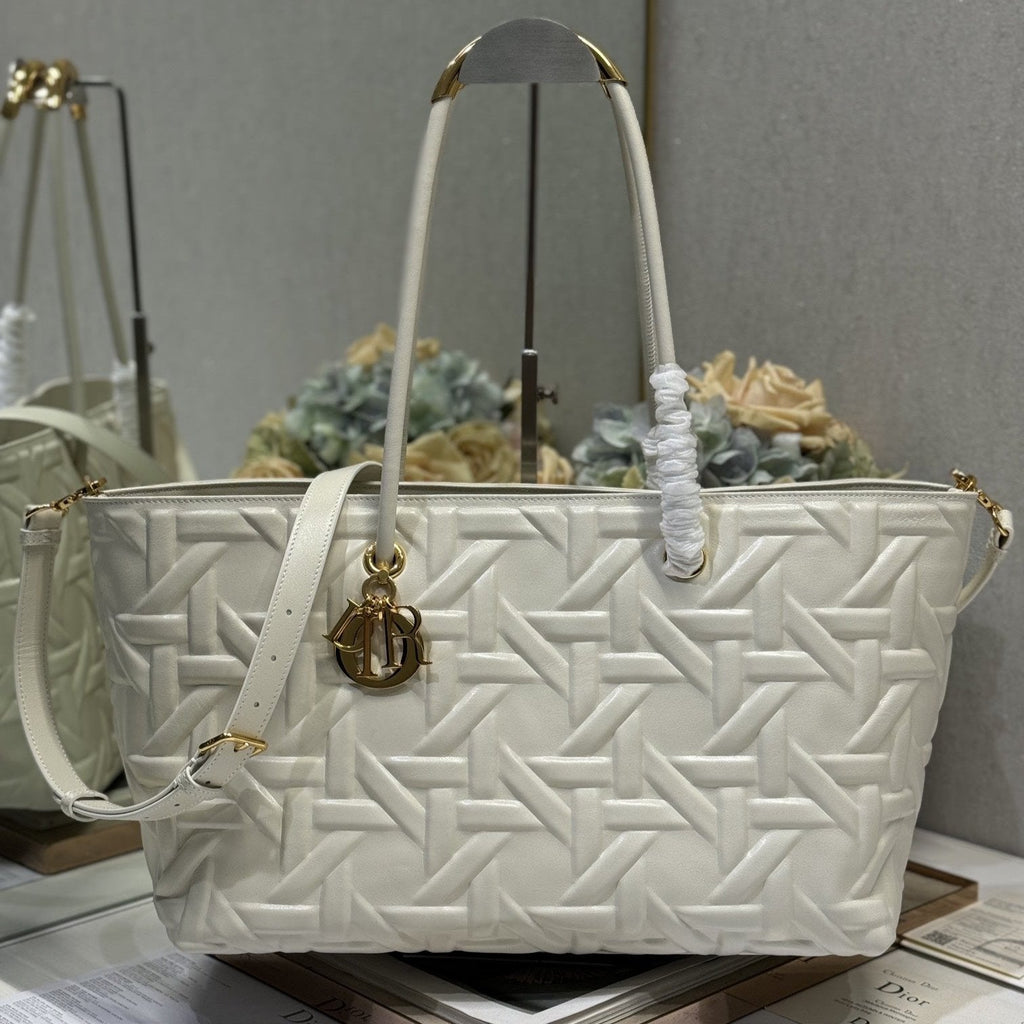 GROSSE 41 TOUJOURS-TASCHE AUS WEISSEM MACROCANNAGE-LAMMFELL