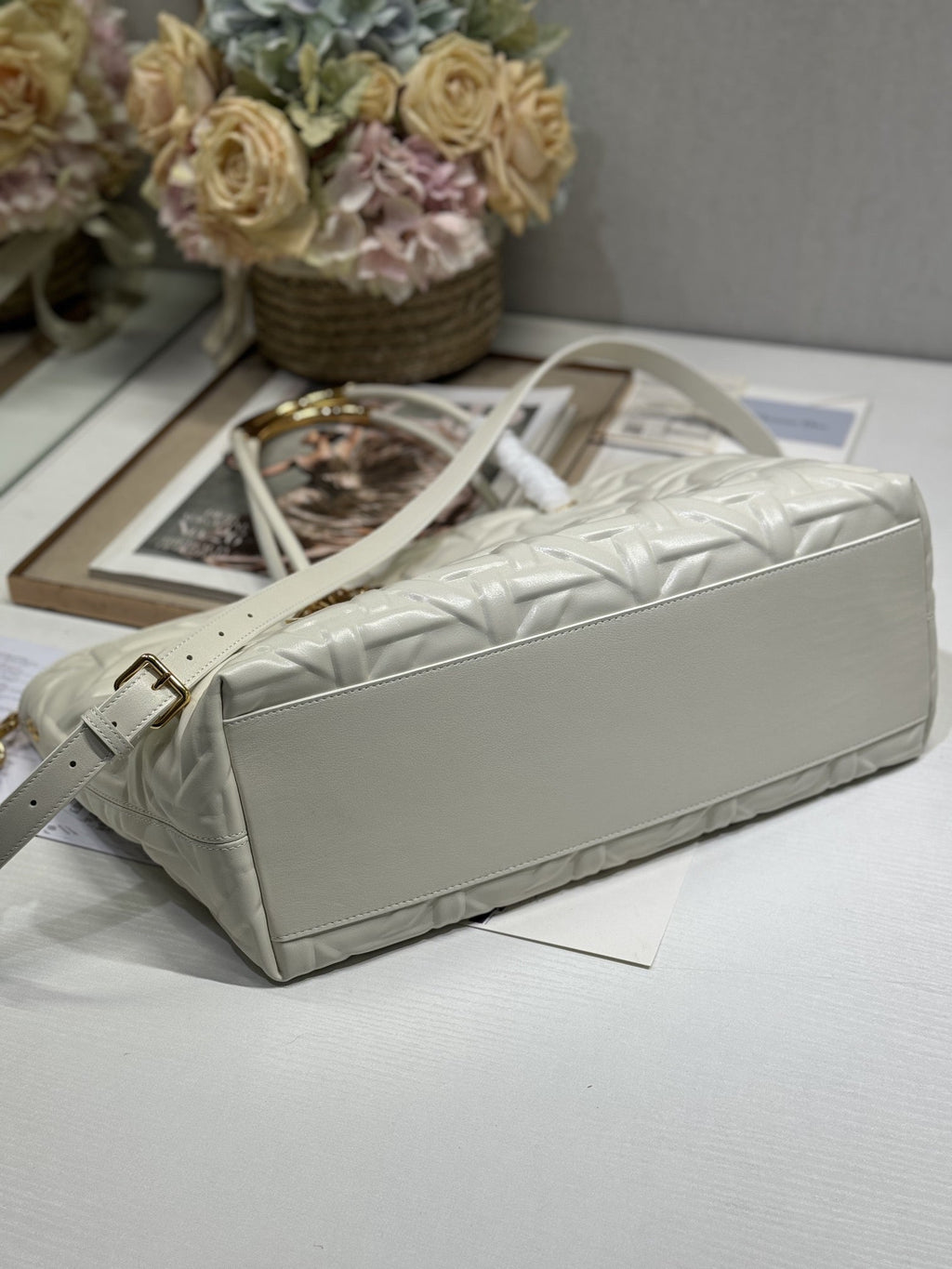 GROSSE 41 TOUJOURS-TASCHE AUS WEISSEM MACROCANNAGE-LAMMFELL