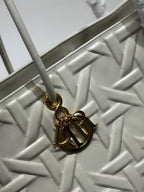 GROSSE 41 TOUJOURS-TASCHE AUS WEISSEM MACROCANNAGE-LAMMFELL