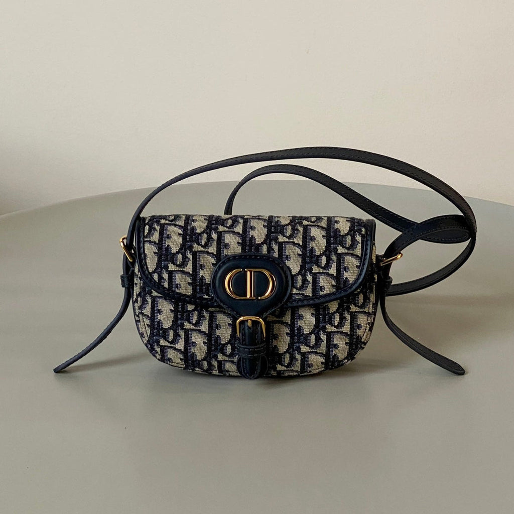 BOBBY EAST-WEST TASCHE 17 IN SCHWARZ OBLIQUE JACQUARD