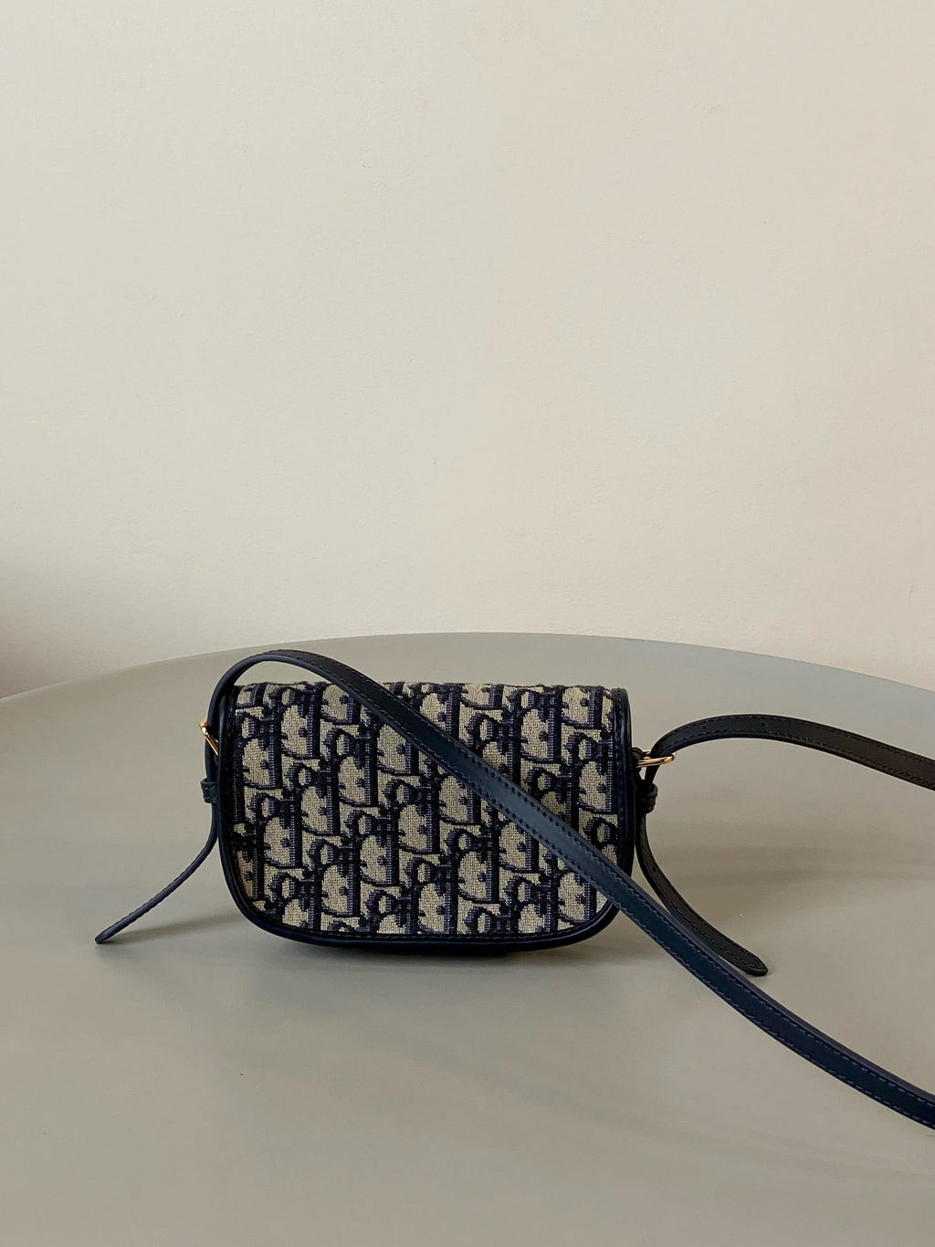 BOBBY EAST-WEST TASCHE 17 IN SCHWARZ OBLIQUE JACQUARD