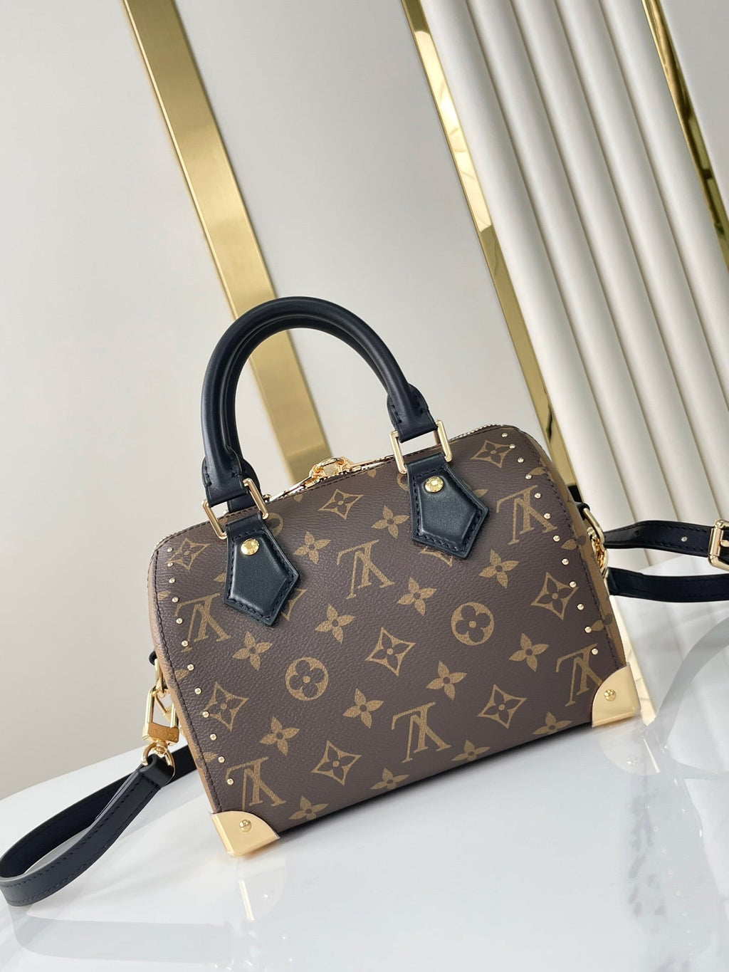 SPEEDY TRUNK 20 IN BRAUNEM MONOGRAMM-CANVAS UND SCHWARZEM KALBSLEDERBESATZ GOLDENE SCHNALLE