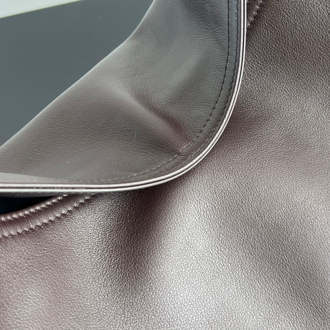 GROSSER HOP 46 IN SCHOKOLADEN-LAMMHAUT