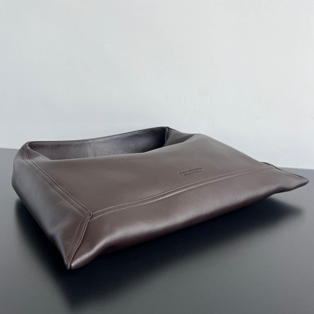 GROSSER HOP 46 IN SCHOKOLADEN-LAMMHAUT