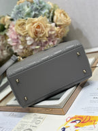 DAMEN KLEINE TASCHE 24 IN GRAU MAKROCANNAGE LAMMLEDER GOLDENE BESCHLÄGE