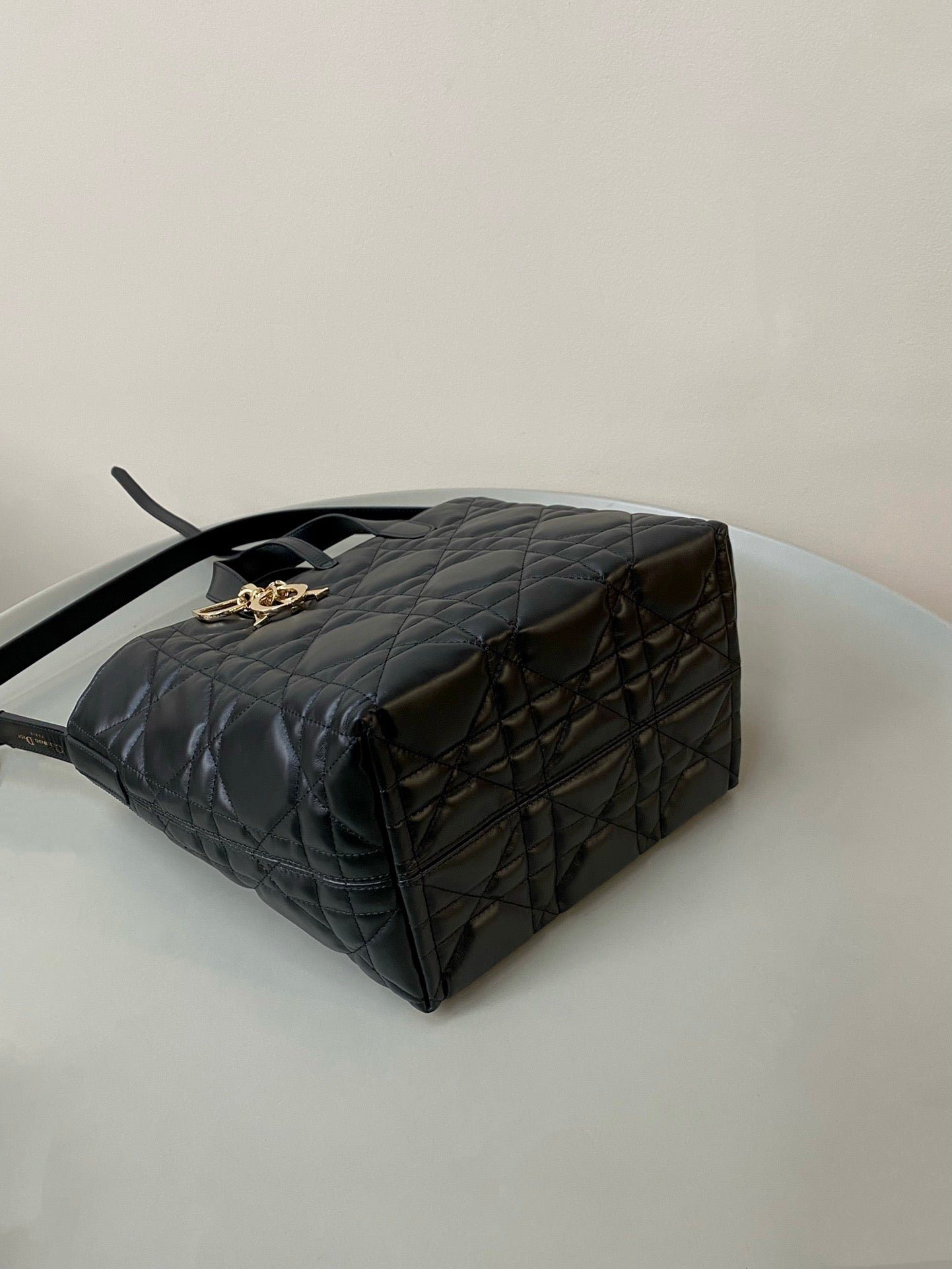 MITTLERE TOUJOURS BEUTELTASCHE 22 AUS SCHWARZEM CANNAGE-KALBSLEDER