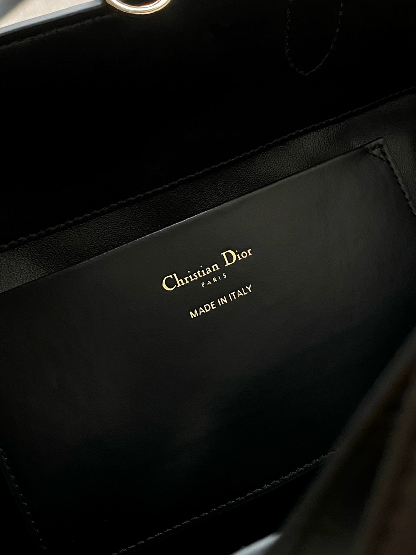 MITTLERE TOUJOURS BEUTELTASCHE 22 AUS SCHWARZEM CANNAGE-KALBSLEDER