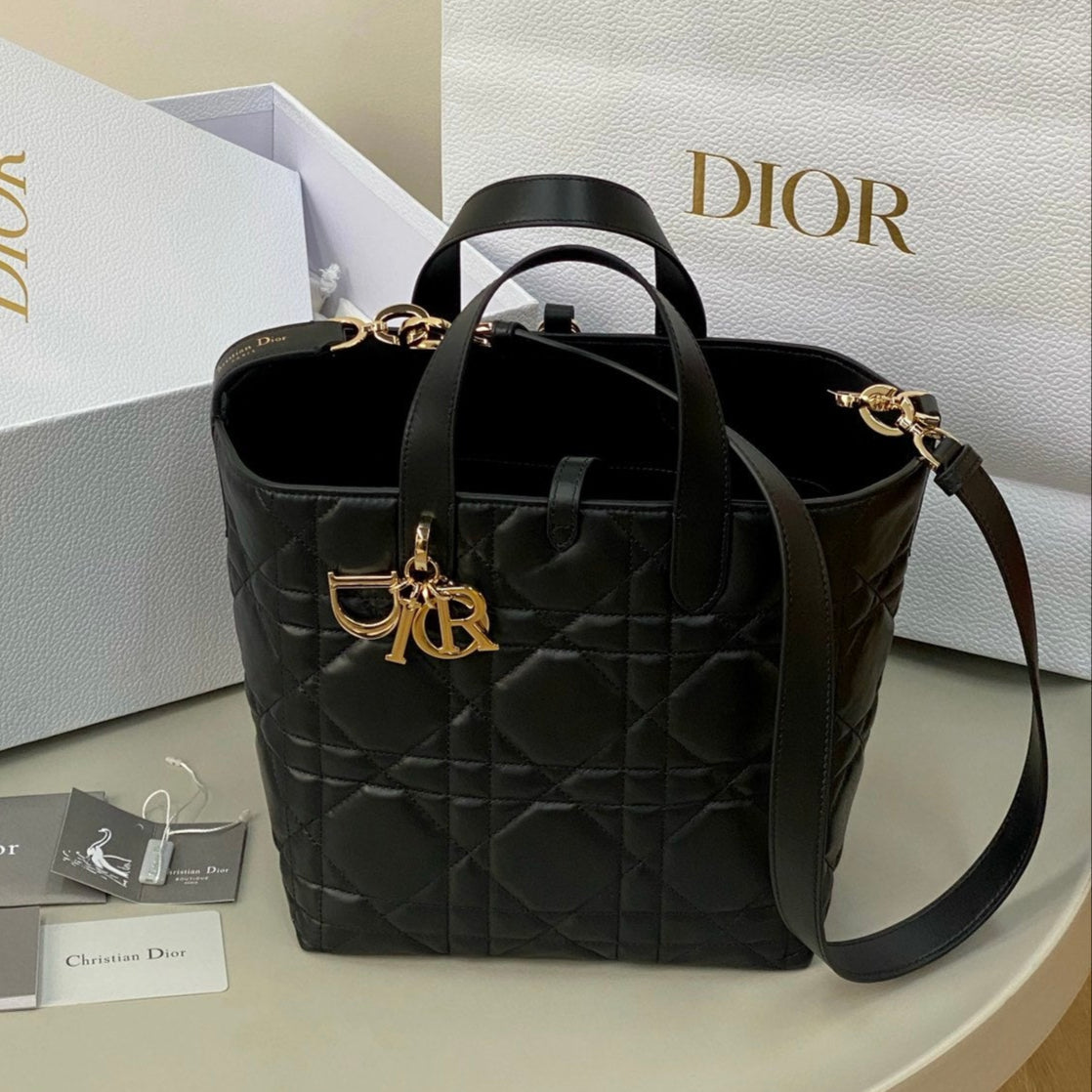 MITTLERE TOUJOURS BEUTELTASCHE 22 AUS SCHWARZEM CANNAGE-KALBSLEDER