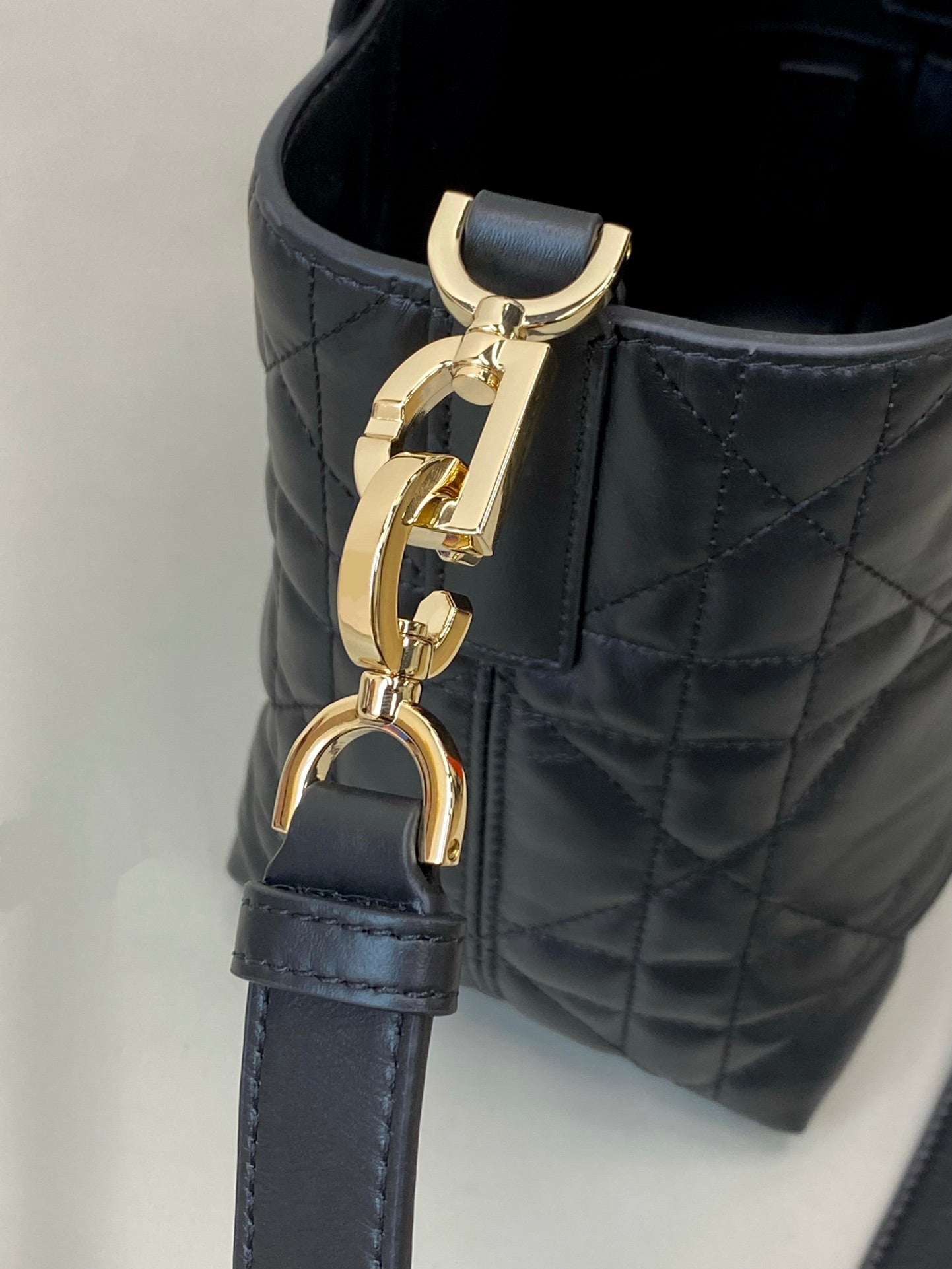 MINI TOUJOURS BEUTELTASCHE 18 AUS SCHWARZEM CANNAGE-KALBSLEDER