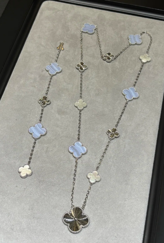 ¡®Jewelicorn¡¯NEU Wandelbare lange Halskette mit 15 vierblättrigen Kleeblatt-Anhängern