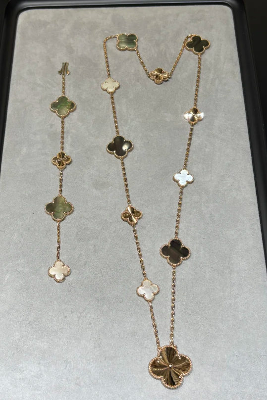 ¡®Jewelicorn¡¯NEU Wandelbare lange Halskette mit 15 vierblättrigen Kleeblatt-Anhängern