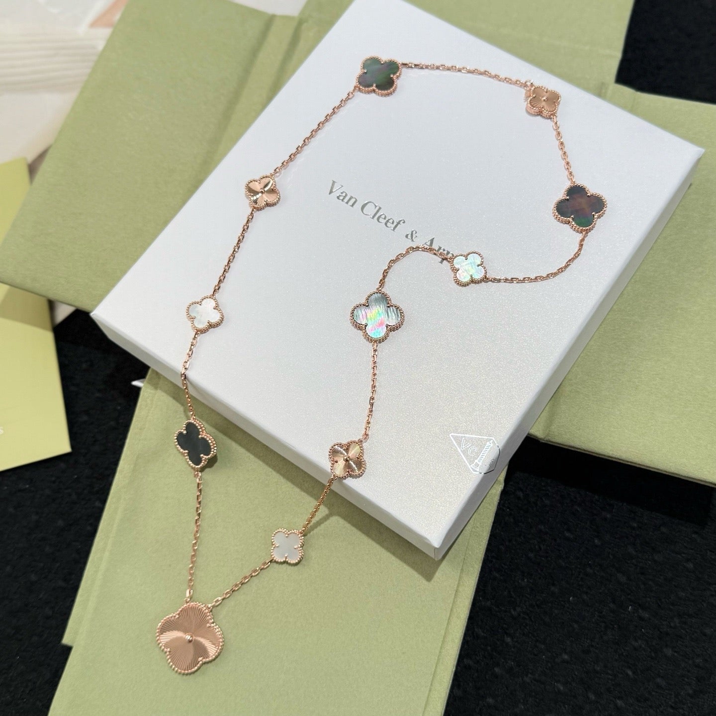 [⭐JeweliWhal]NEW  Convertible long necklace with 15 four-leaf clover charms