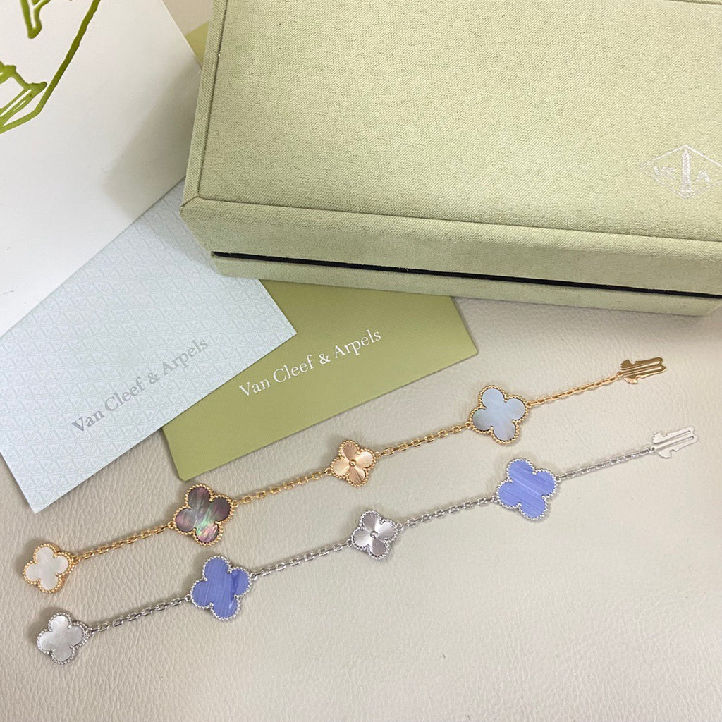 [⭐JeweliWhal]NEW Convertible long necklace with 15 four-leaf clover charms