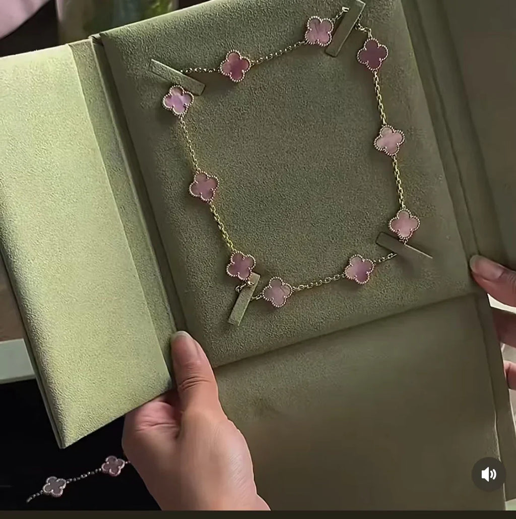 [⭐JeweliWhal]Pink Necklace with Ten Clover Designs
