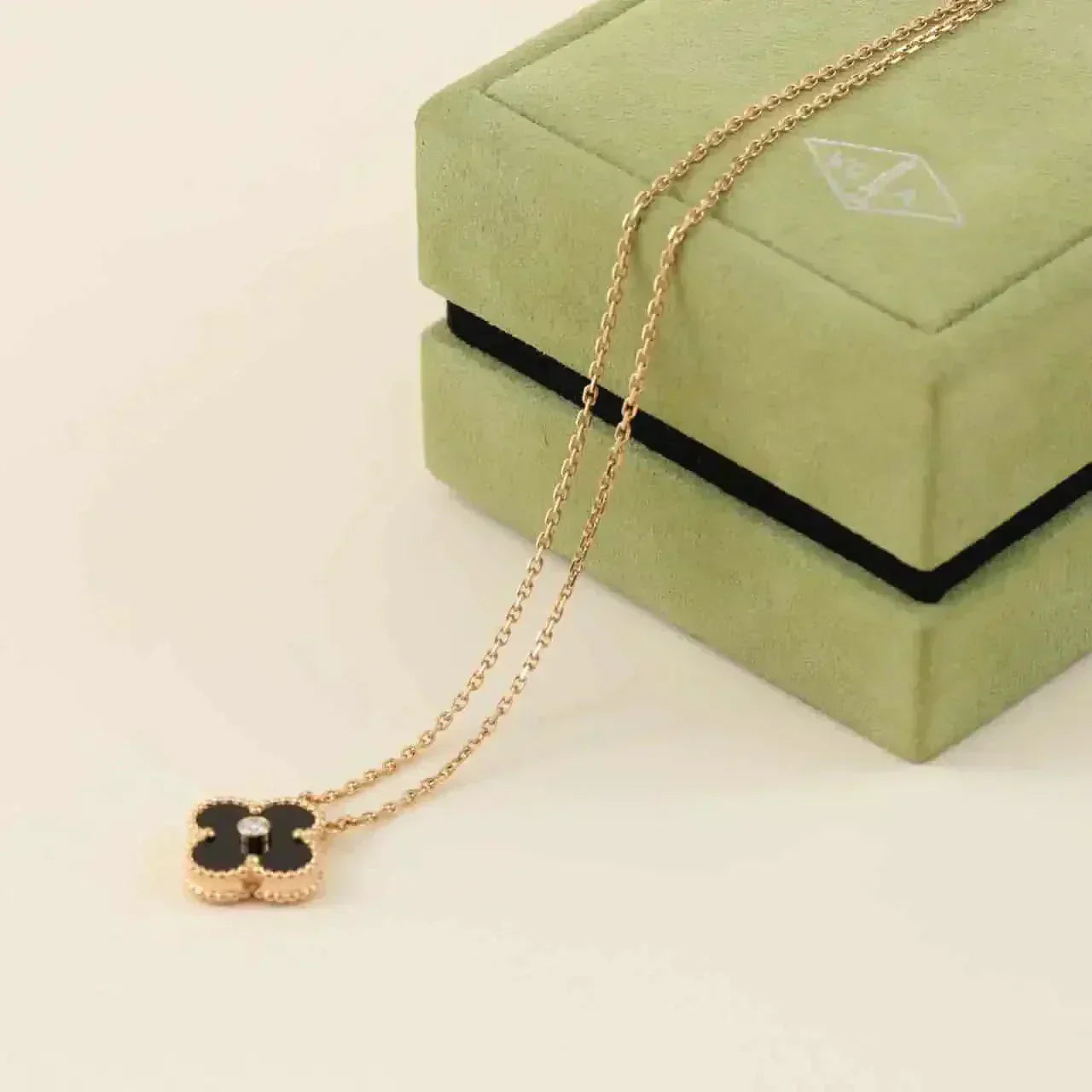 ¡®Jewelicorn¡¯CLOVER 15MM DIAMOND ONYX NECKLACE