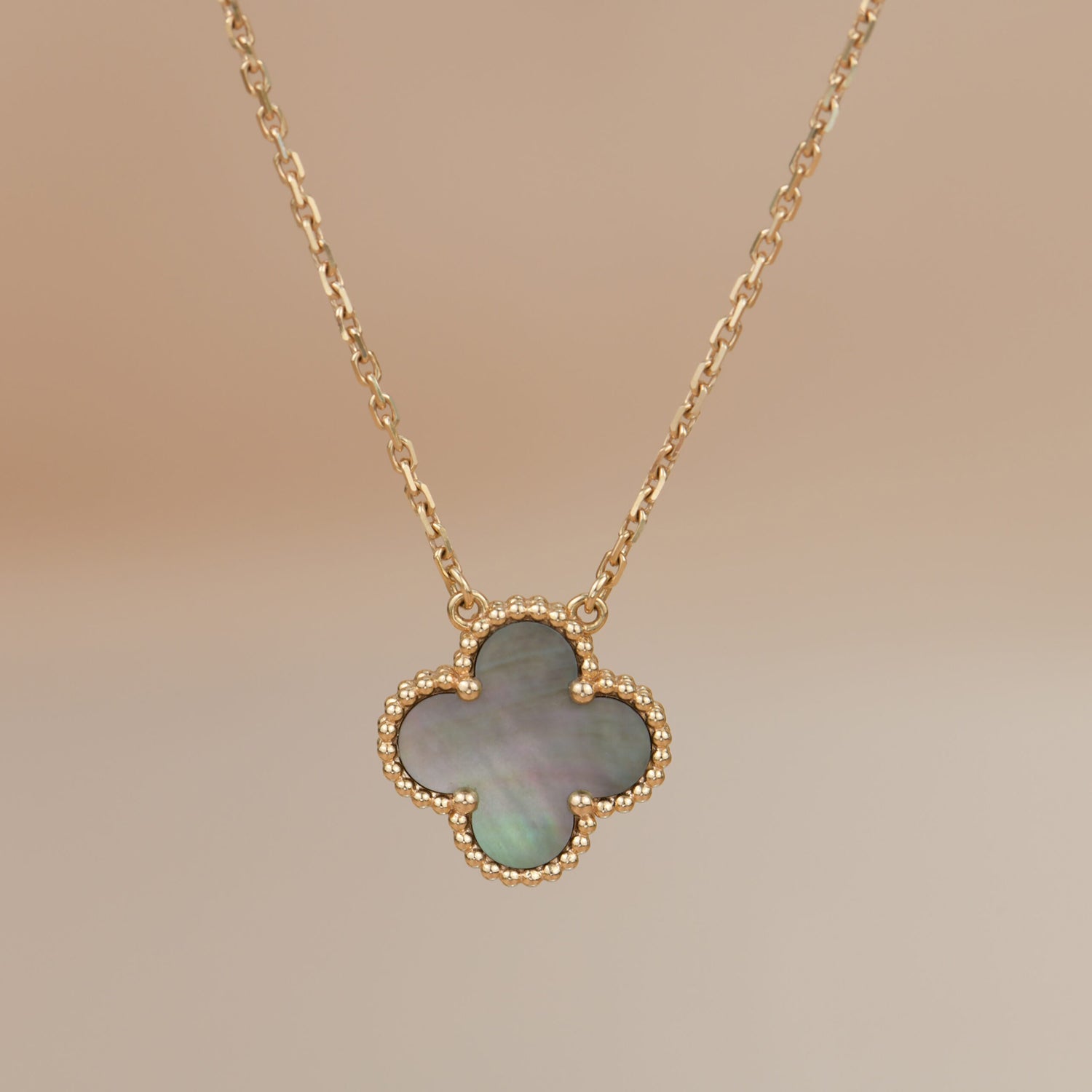 ¡®Jewelicorn¡¯CLOVER 15MM  GRAY MOTHER OF PEARL NECKLACE