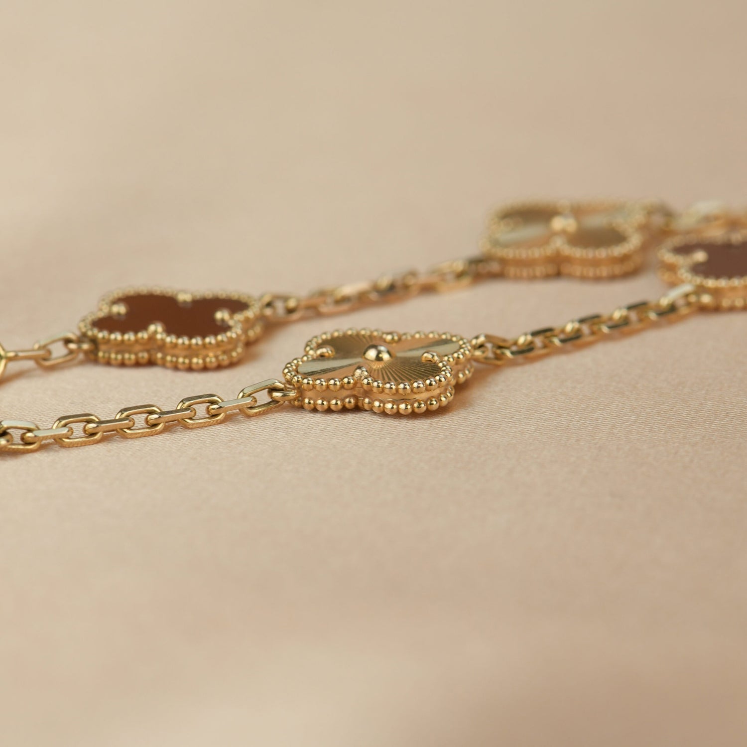 ®Jewelicorn®クローバー 5モチーフ カーネリアン ゴールドブレスレット