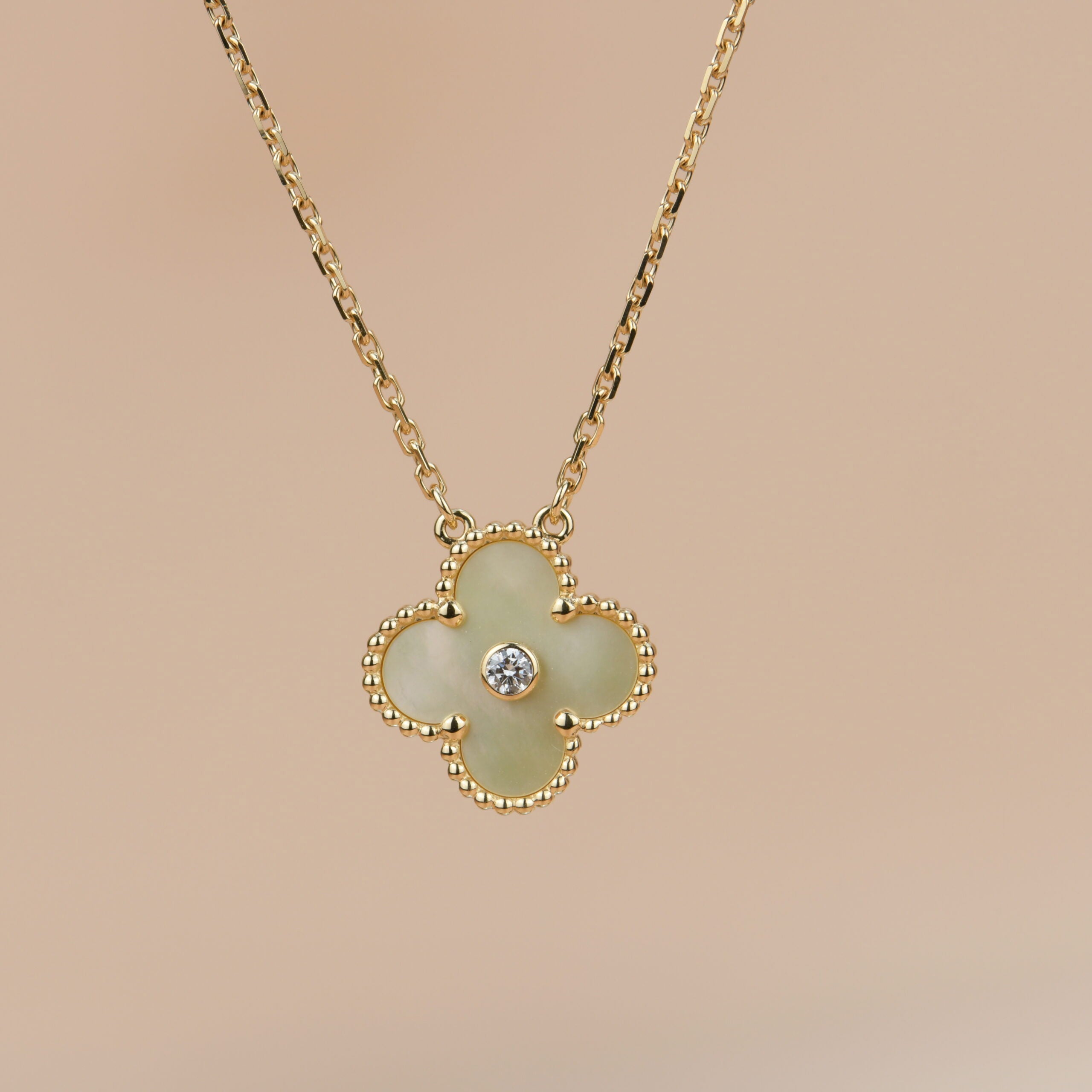 ¡®Jewelicorn¡¯CLOVER 15MM DIAMOND GOLD MOTHER OF PEARL NECKLACE