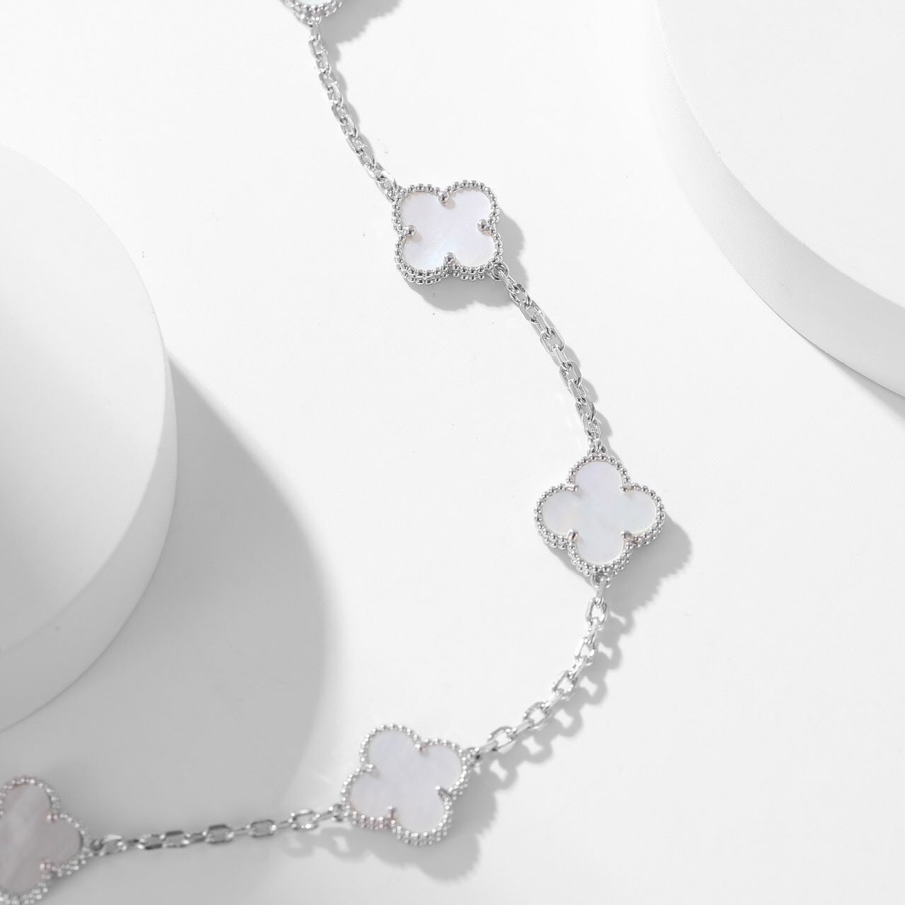 ¡®Jewelicorn¡¯CLOVER 10 MOTIFS WHITE MOTHER OF PEARL NECKLACE