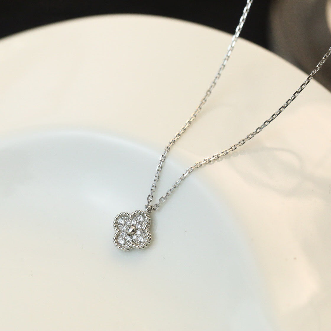 ¡®Jewelicorn¡¯CLOVER MINI 9.5MM PENDANT DIAMOND NECKLACE