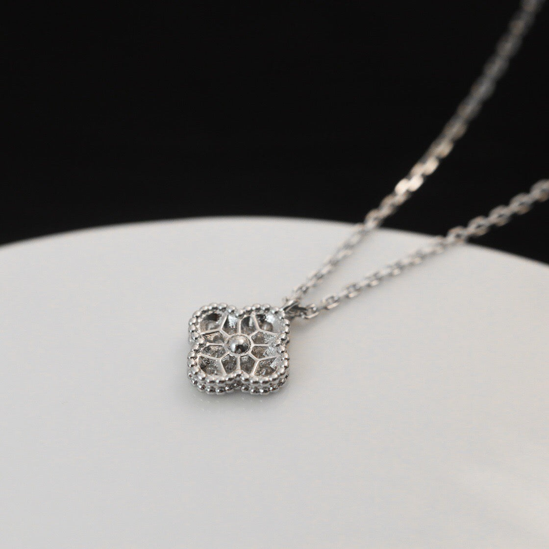 ¡®Jewelicorn¡¯CLOVER MINI 9.5MM PENDANT DIAMOND NECKLACE