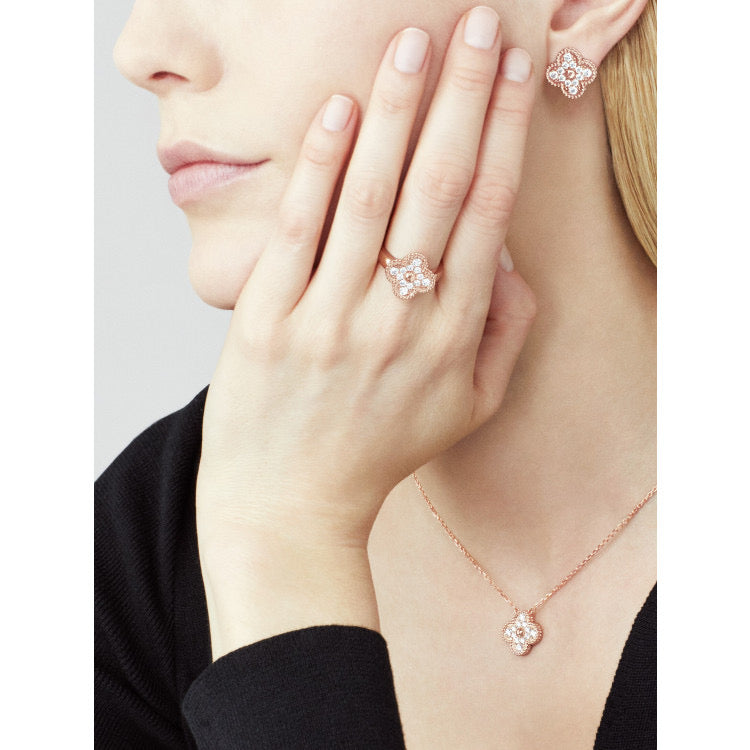 ®Jewelicorn®クローバー 15mm ダイヤモンド シングルフラワーネックレス