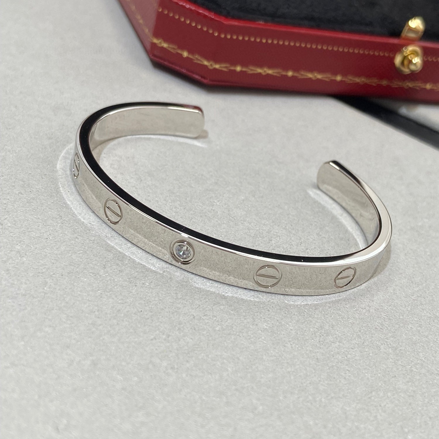 ¡®Jewelicorn¡¯LOVE BRACELET 6.1MM 1 DIAMOND OPEN CUFF