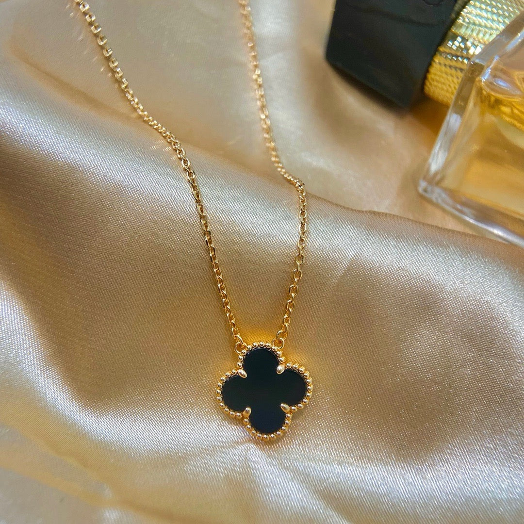 ¡®Jewelicorn¡¯CLOVER 15MM BLACK ONYX SINGLE FLOWER NECKLACE