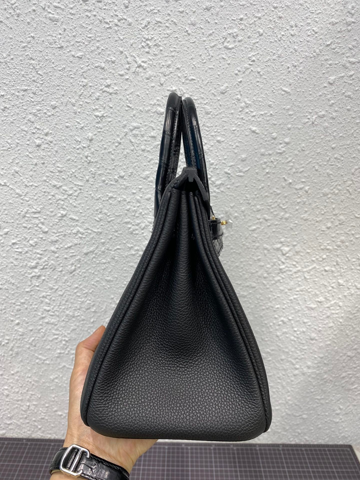 HM Birkin 25 cm Schwarzes Krokodil- und Togo-Leder Goldene Beschläge