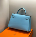 HM KELLY MINI 20 HIMMELBLAU EPSOM SILBERNE BESCHLÄGE