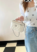 CC Kosmetikkoffer 17 Weißes Lammleder Silberne Beschläge 