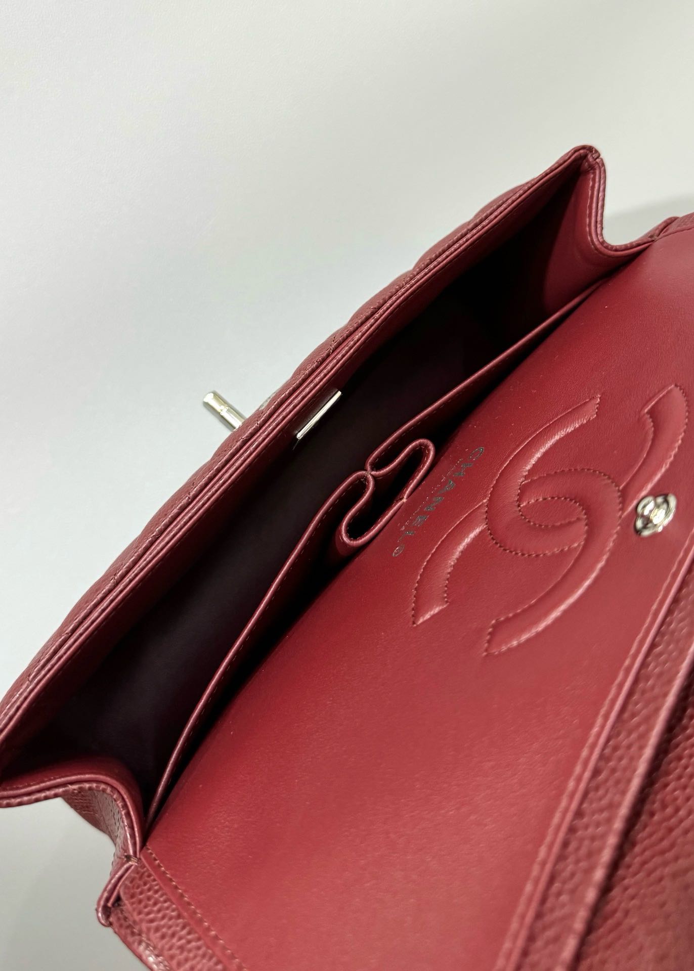 FLAP BAG 25 IN WINE CAVIAR LAMBSKIN SILVER HARDWARE